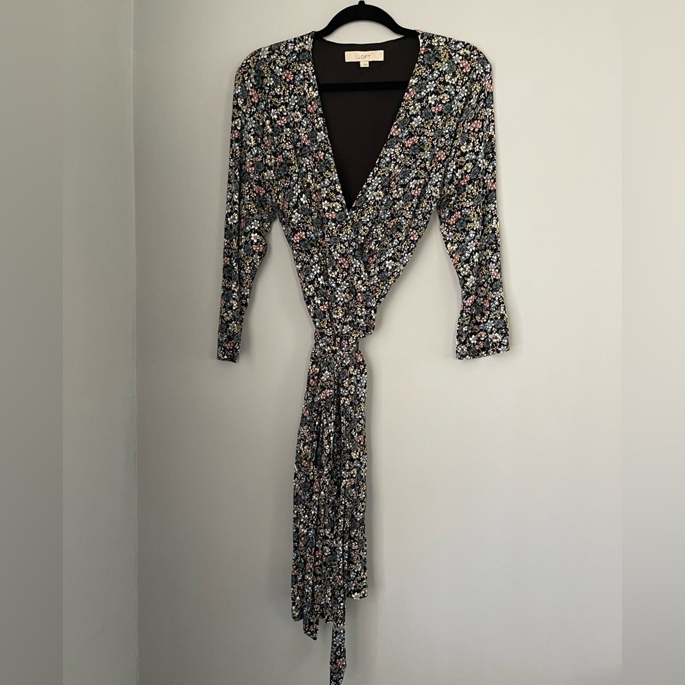 LOFT Black Floral Jersey Wrap Dress Size Large